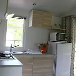 캠프장 Mobil-home Confortable Avec Terrasse Pour 6 Personnes - Api-1-52-523