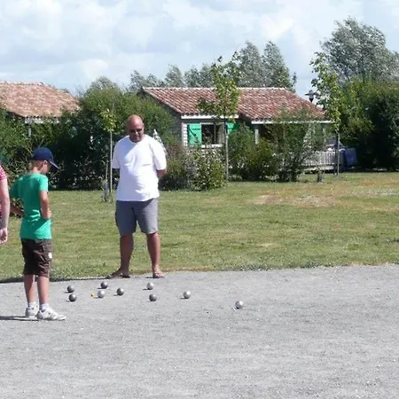 Mobil-home Confortable Avec Terrasse Pour 6 Personnes - Api-1-52-523 * Chaille-Les-Marais