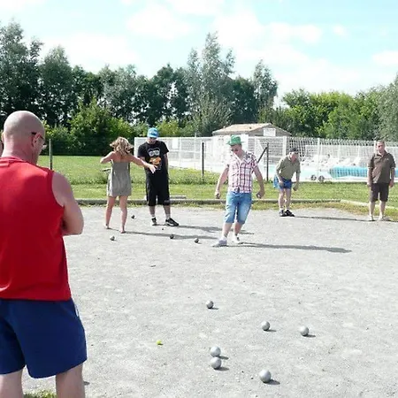 مكان تخييم Mobil-home Confortable Avec Terrasse Pour 6 Personnes - Api-1-52-523 *