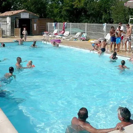 مكان تخييم Mobil-home Confortable Avec Terrasse Pour 6 Personnes - Api-1-52-523 *