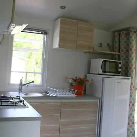 营地 Mobil-home Confortable Avec Terrasse Pour 6 Personnes - Api-1-52-523