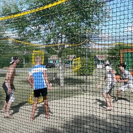 Mobil-home Confortable Avec Terrasse Pour 6 Personnes - Api-1-52-523 *