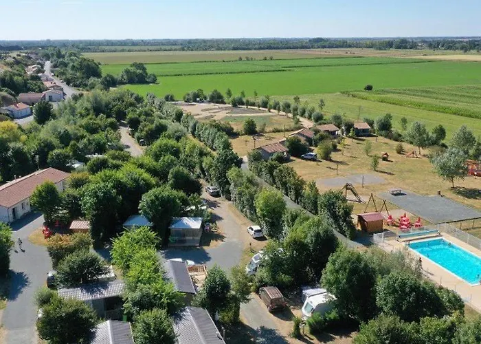 Mobil-home Confortable Avec Terrasse Pour 6 Personnes - Api-1-52-523 Kamp alanı Chaille-Les-Marais