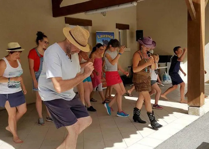 Mobil-home Confortable Avec Terrasse Pour 6 Personnes - Api-1-52-523 Kamp alanı *