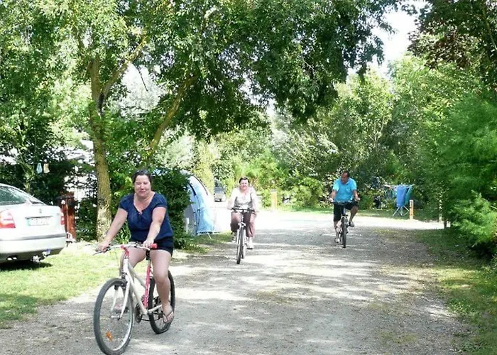 Mobil-home Confortable Avec Terrasse Pour 6 Personnes - Api-1-52-523 *