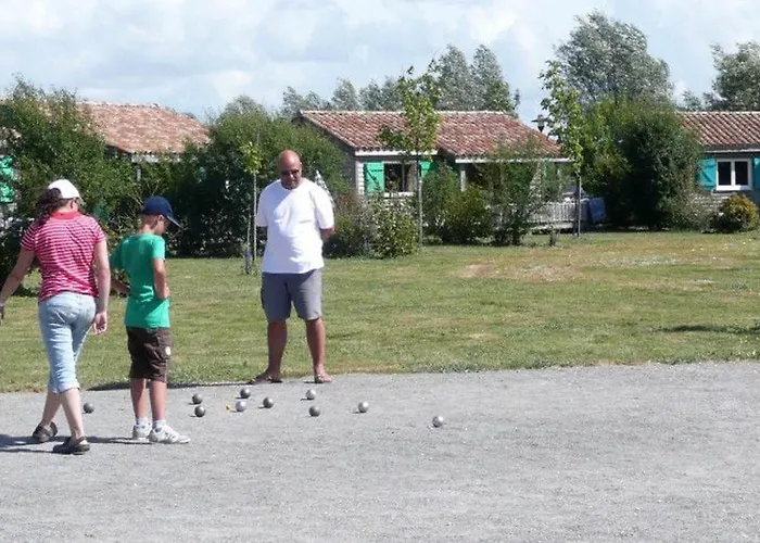 Mobil-home Confortable Avec Terrasse Pour 6 Personnes - Api-1-52-523 * Chaille-Les-Marais