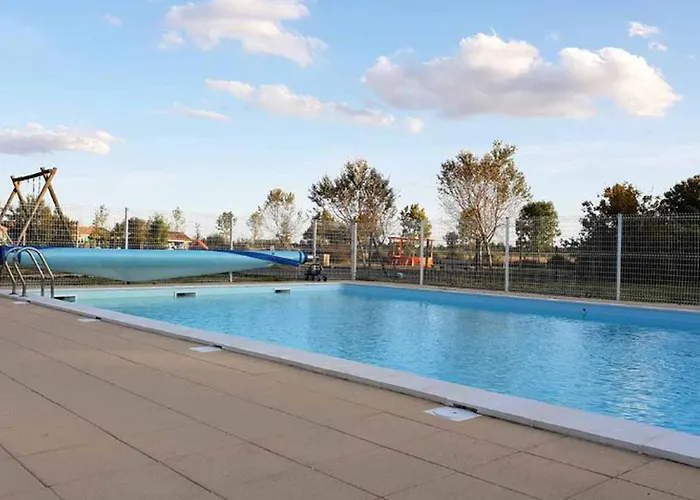 Mobil-home Confortable Avec Terrasse Pour 6 Personnes - Api-1-52-523 Chaille-Les-Marais