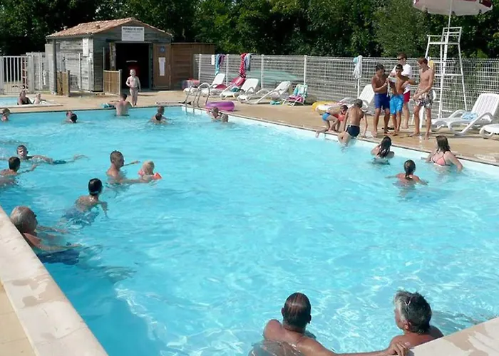 אתר קמפינג Mobil-home Confortable Avec Terrasse Pour 6 Personnes - Api-1-52-523